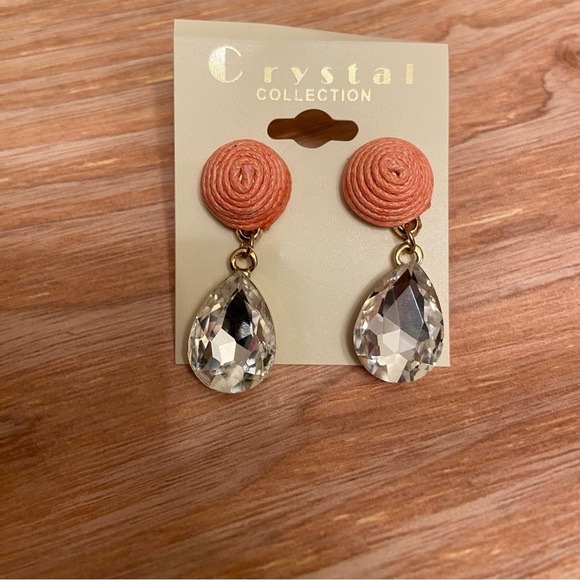 Crystal Collection Women’s Clear Teardrop Earrings. - Picture 3 of 3